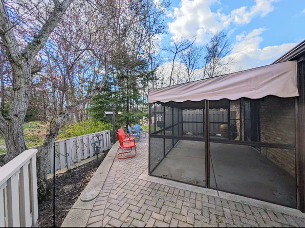 1241 Black Oaks Ln N, Plymouth, MN 55447