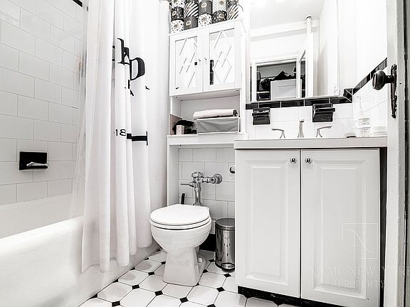 5th image of 200 E 16th St APT 6F