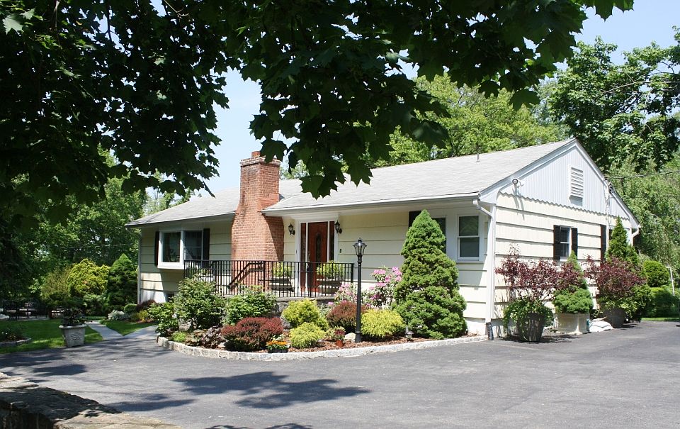 1st image of 321 Knollwood Road Ext