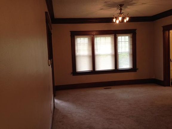 4th image of 4943 Virginia Ave #1