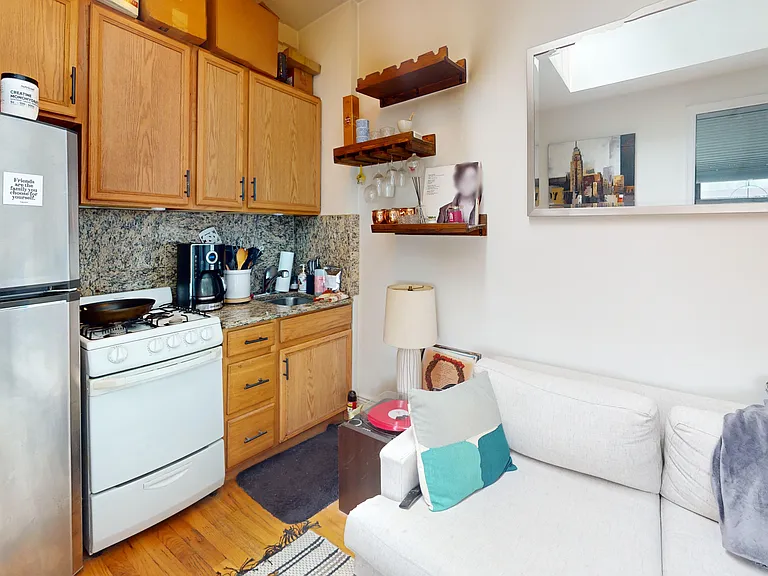 245 W 51st St #1001 — Photo 7