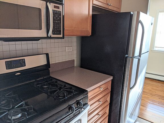 2nd image of 156 Asbury Ave APT 3