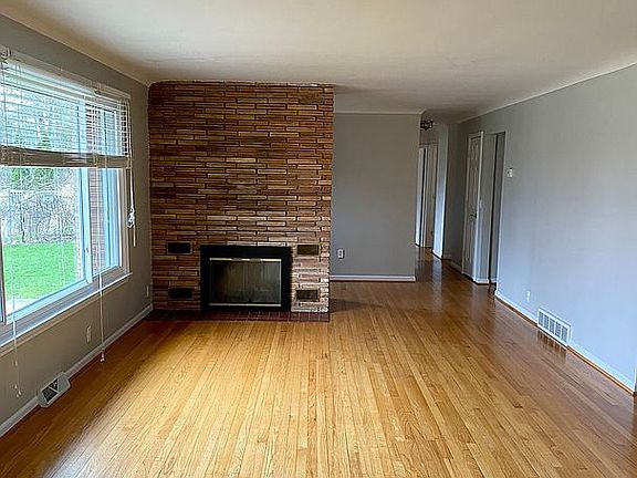 3rd image of 3780 Lakewood Dr