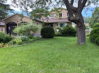 49 Farm Gate Cres, Ottawa, ON K2E 7N3
