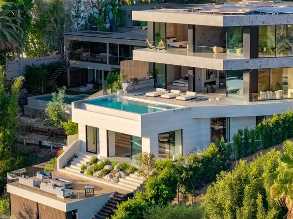 9056 Saint Ives Dr, Los Angeles, CA 90069