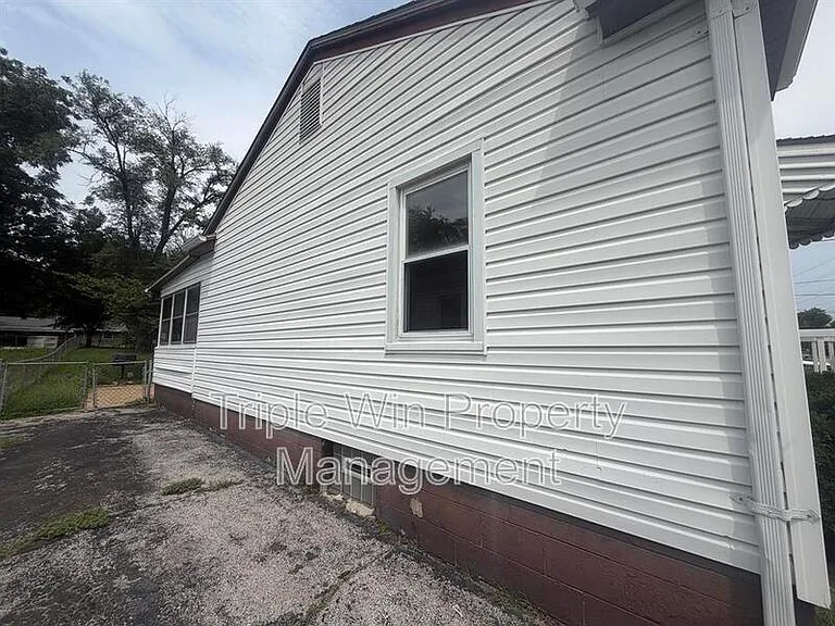 1145 Patterson Rd — Photo 3