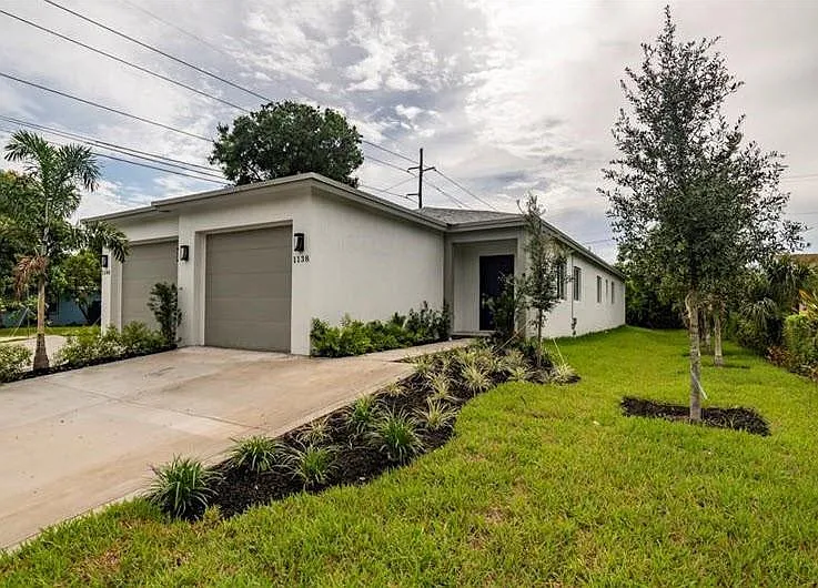 1138 NW 1st Ave — Photo 1