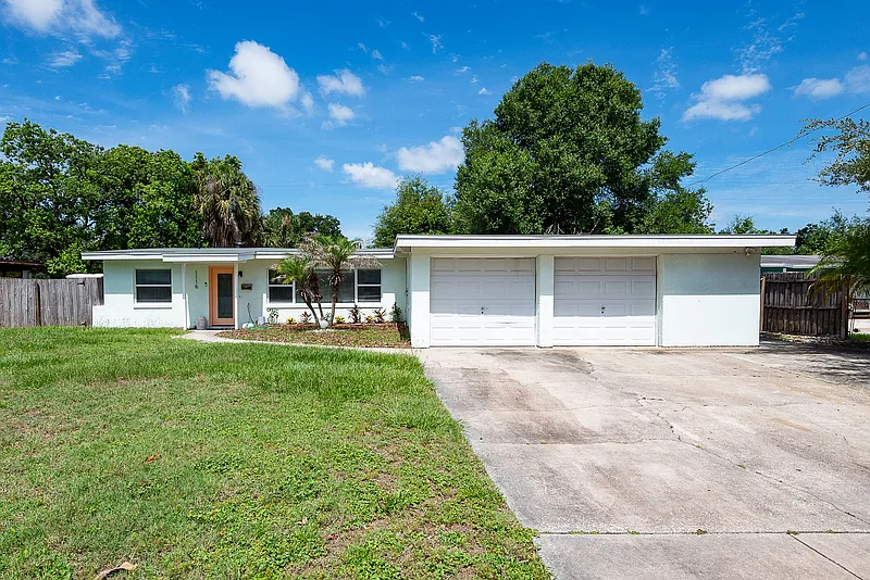 3 bed, 2.0 bath, 1870 sqft, $3,300 — Photo 1