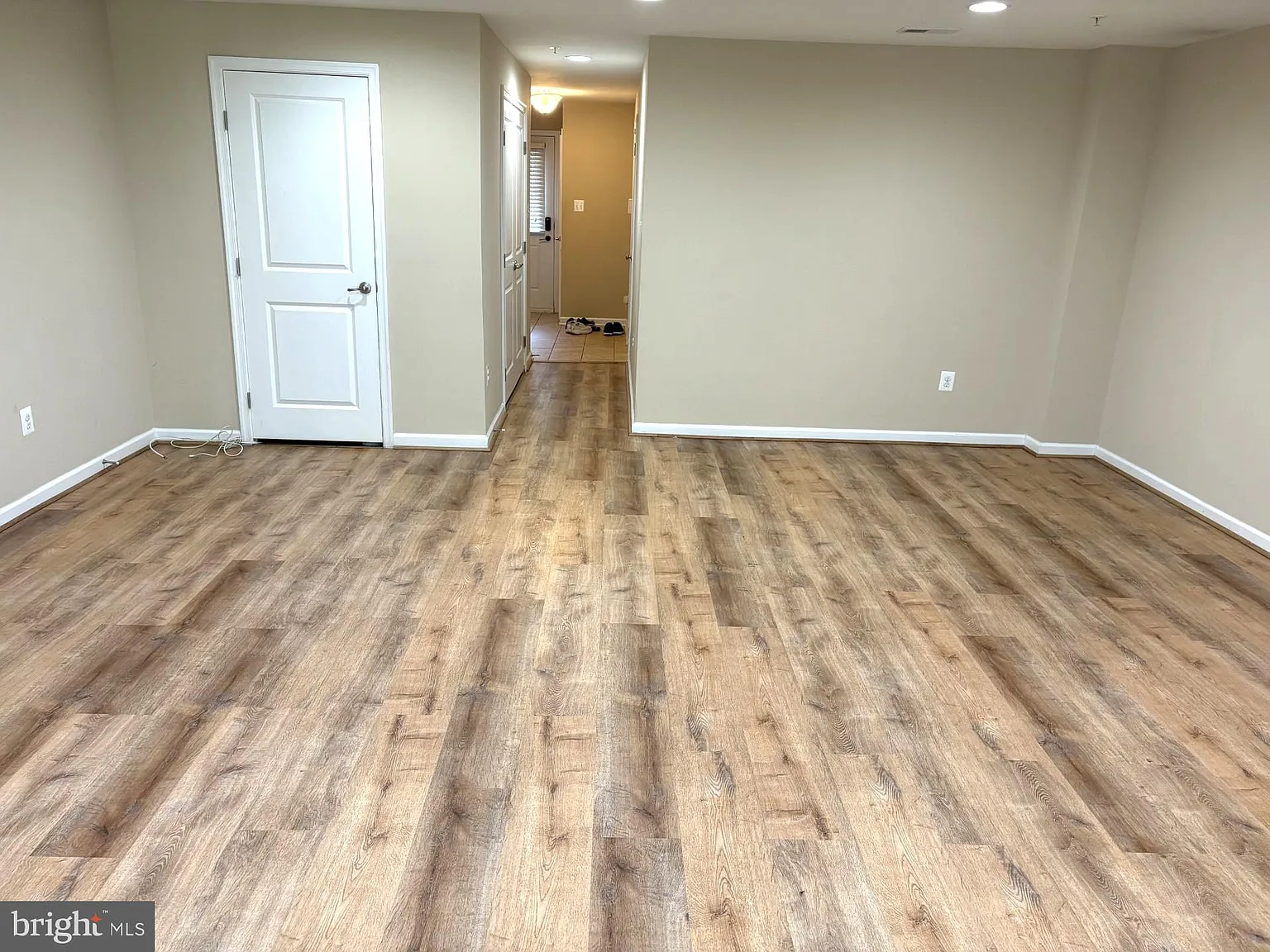 3 bed, 4.0 bath, 2446 sqft, $3,300 — Photo 4