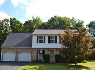 165 Mountain Rd, Farmington, CT 06032