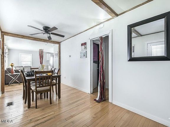 3rd image of 511 Forsyth St