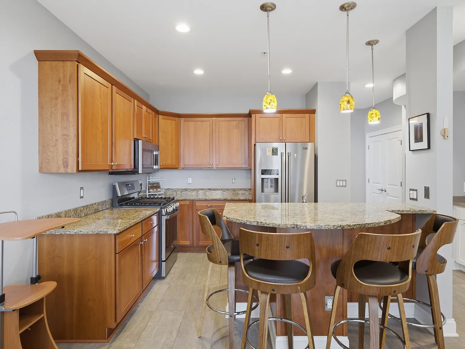 1 bed, 1039 sqft, $2,400 — Photo 4