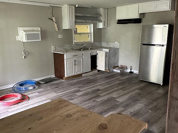 3rd image of 416 N Vivier St