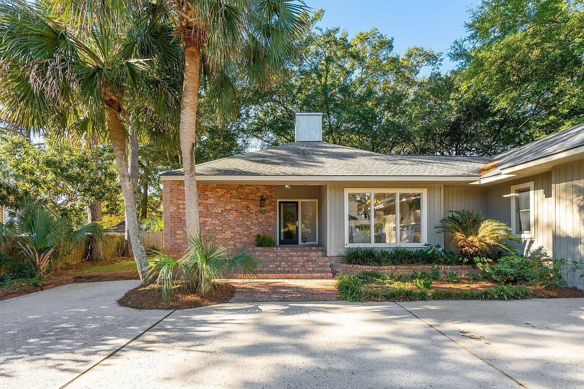 Building Photo - 1453 Pine Island Vw