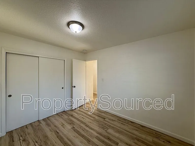 911 H St #1 — Photo 24