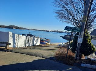 4 Brocketts Point Rd, Branford, CT 06405