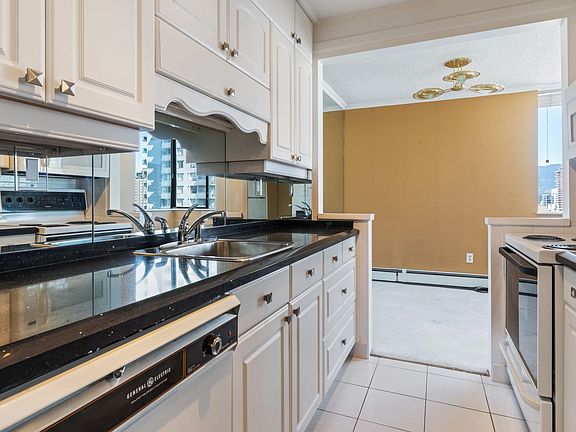5th image of 1127 Barclay St #1204