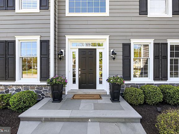 5th image of 1108 Dickens Dr