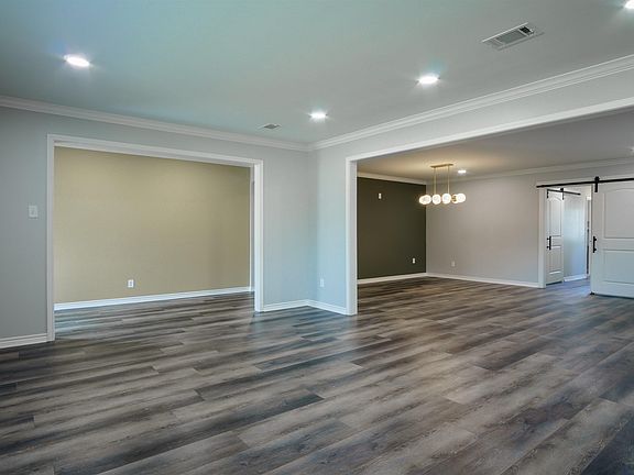 5th image of 420 Hillmont Ave