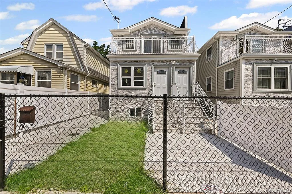 3 bed, 1.0 bath, 1000 sqft, $3,500 — Photo 1