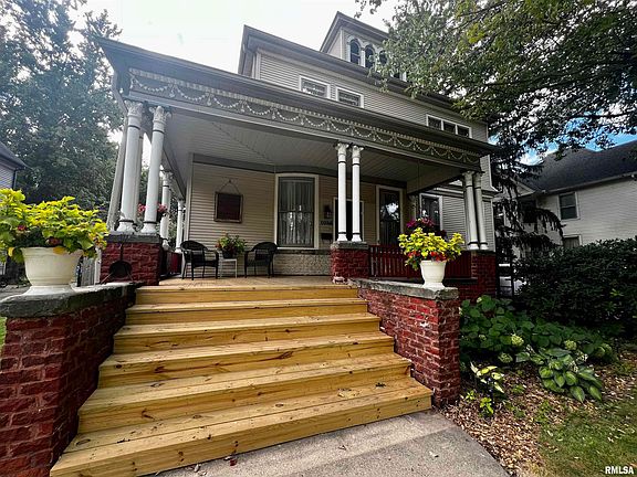 3rd image of 1086 N Cherry St