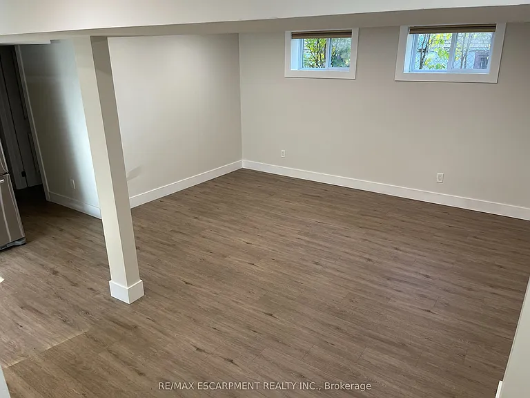 8 Alderney Ave #2 — Photo 4