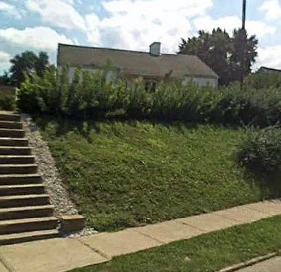 739 South St photo 1
