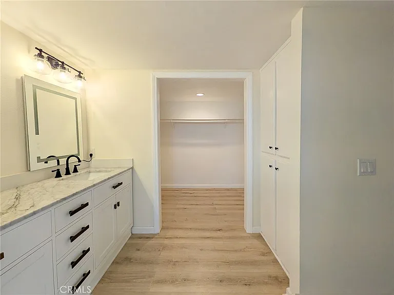 660 E Workman St — Photo 33