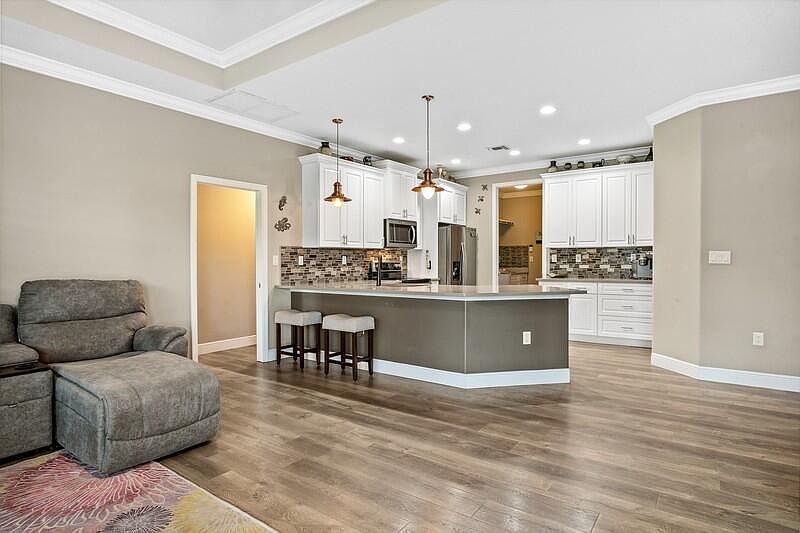 1st image of 472 SW Vista Lake Drive