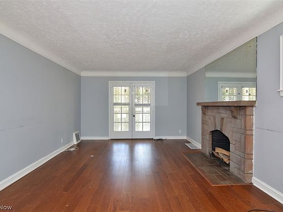4th image of 3654 Bainbridge Rd