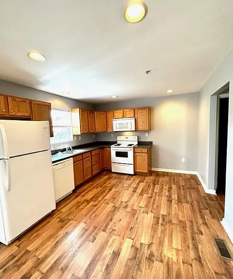 558 Broadway, Apt 4 - Kitchen