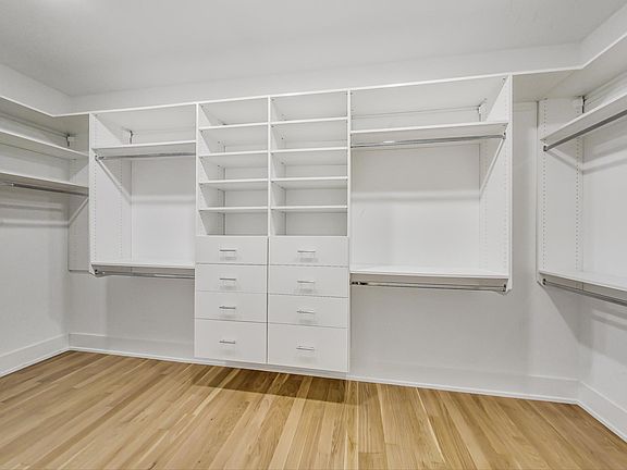 2nd image of 1513 W Sunnyside Ave #1E