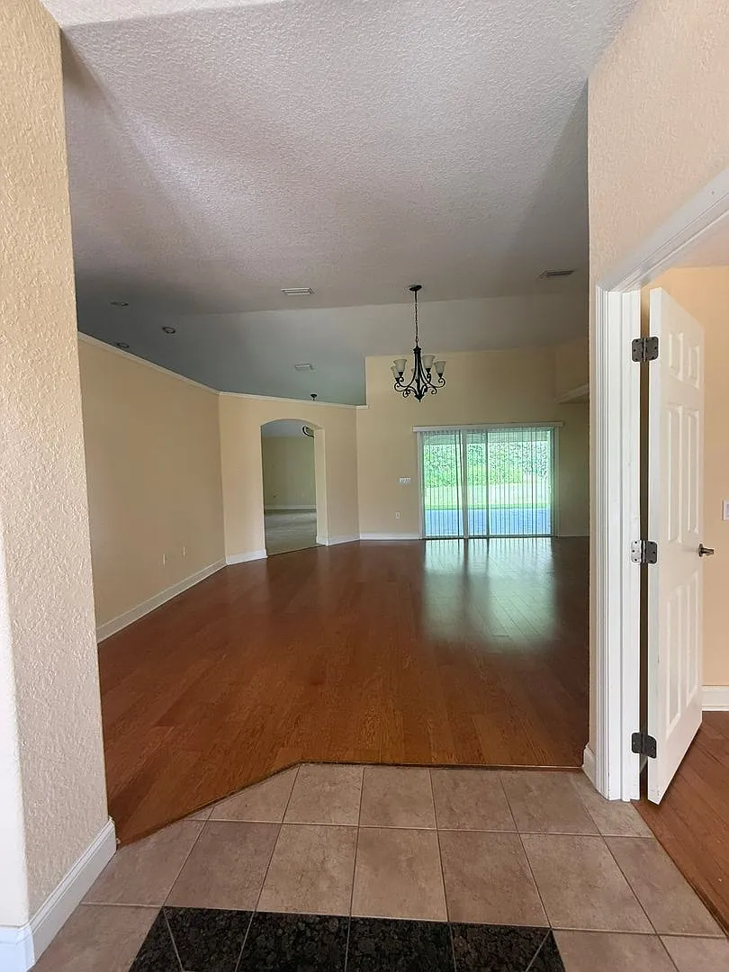 Large 4 bedroom, 3 bathroom, 2 car garage in cul-de-sac — Photo 4