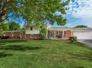 6200 Oakhurst Dr, Grove City, OH 43123