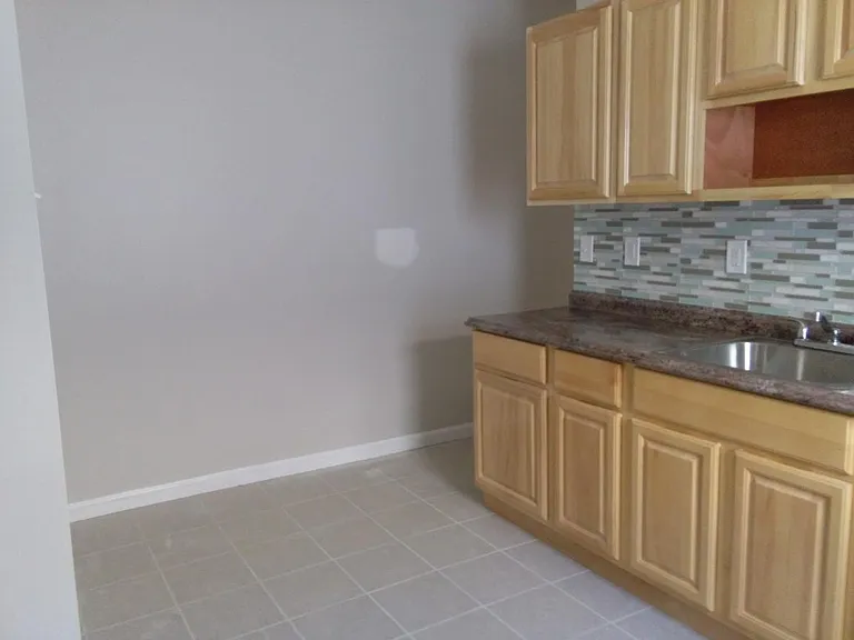 432 Ashley St — Photo 18