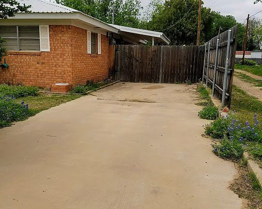 2nd image of 110 E 9th St