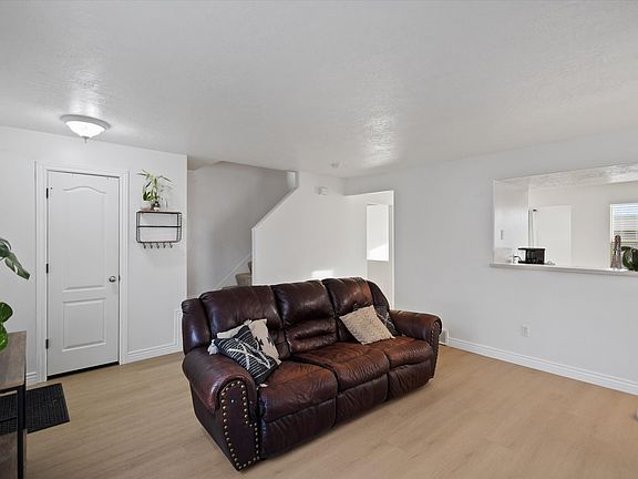 4th image of 7954 N Dundee Dr