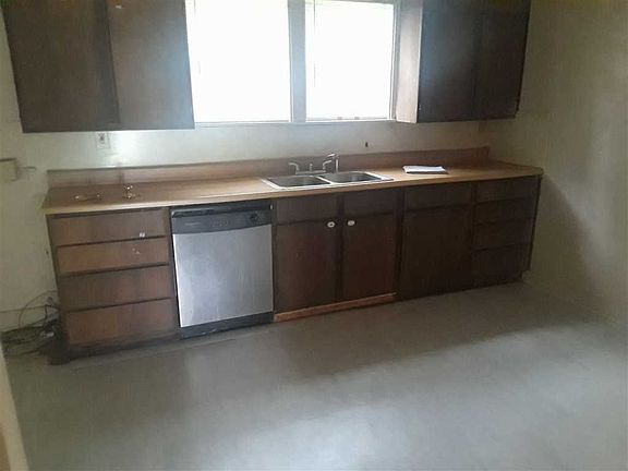 3rd image of 3120 Blackmon Ln