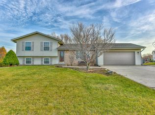 3829 W Anthony Dr, FRANKLIN, WI 53132
