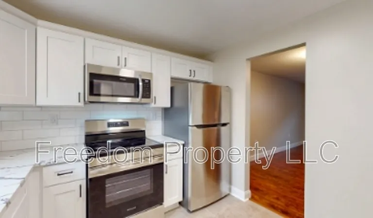 569 Center St #7 — Photo 2