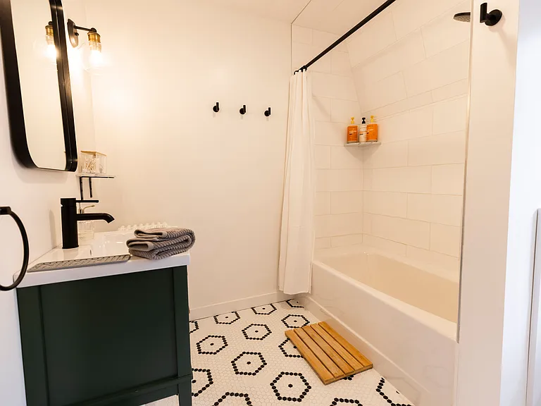Bathroom w/ tub & shower