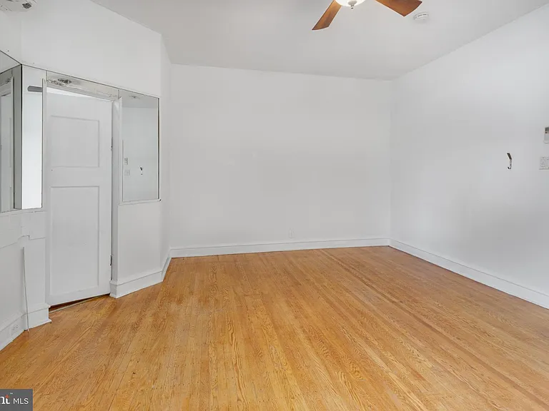 707 W Girard Ave #2F — Photo 25
