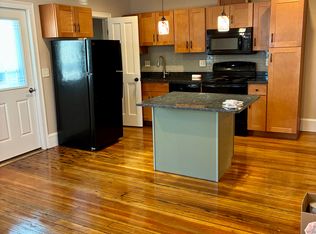 7 Hampton Ter, Easthampton, MA 01027