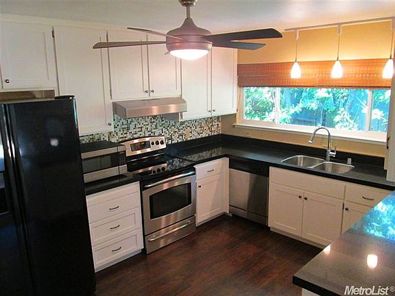 3rd image of 6592 Mauana Way