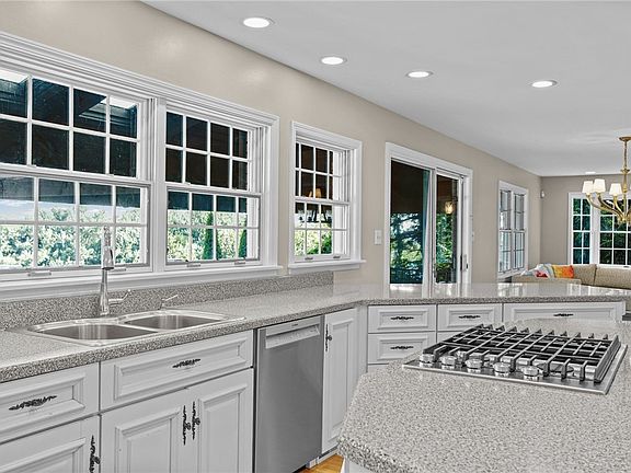 5th image of 269 Garvinhurst Dr