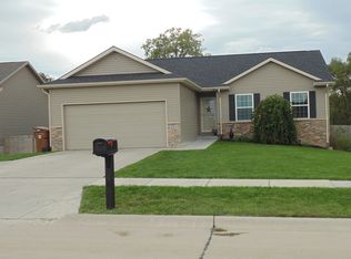 725 Prairie Clover Ln, Bennet, NE 68317