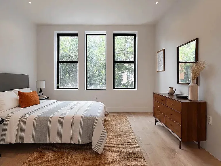 143 N 9th St #3R — Photo 6