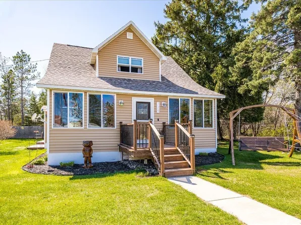 729 19th St, Two Harbors, MN 55616
