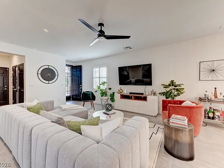 1041 Chestnut Chase St — Photo 1