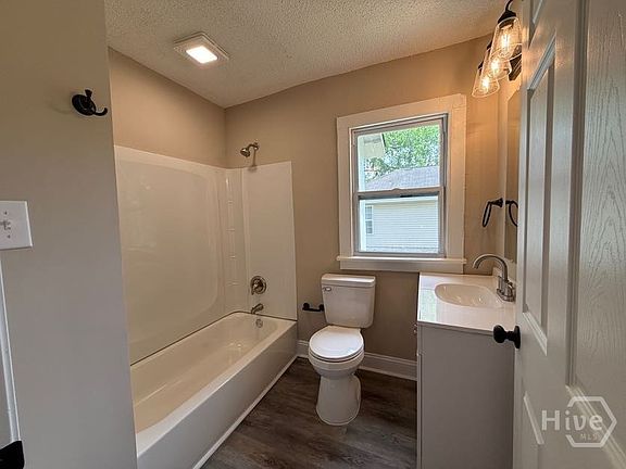 4th image of 413 Emmit Street